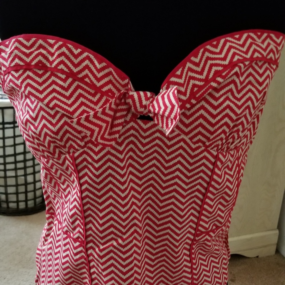 Red & White Retro Look Halter Top By HK Sixe Lg-Xl